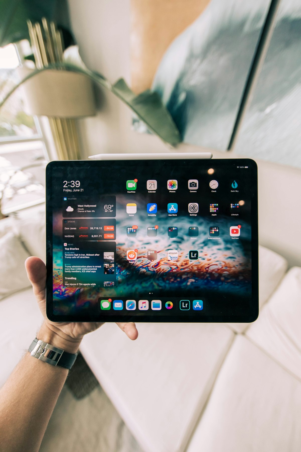 Ordinateur portable, tablette et smartphone posés côte à côte