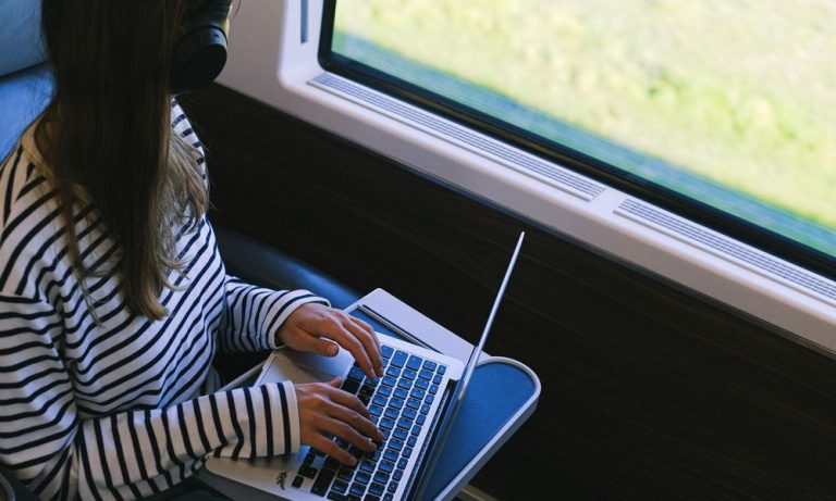 Regarder ses chaînes françaises en vacances, en toute légalité